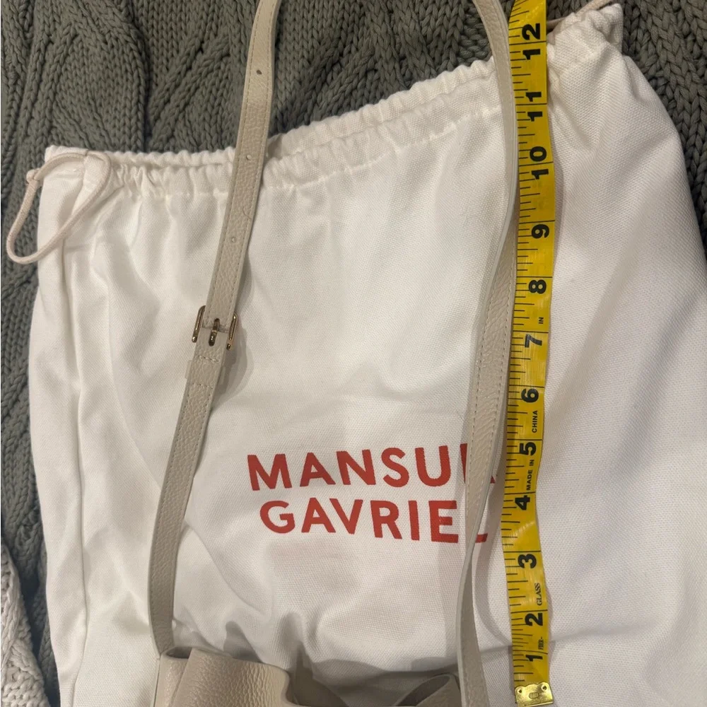 Mansur Gavriel Ivory Leather Bucket Shoulder Bag with tag. Pearl 12x9 approx - Picture 8 of 12